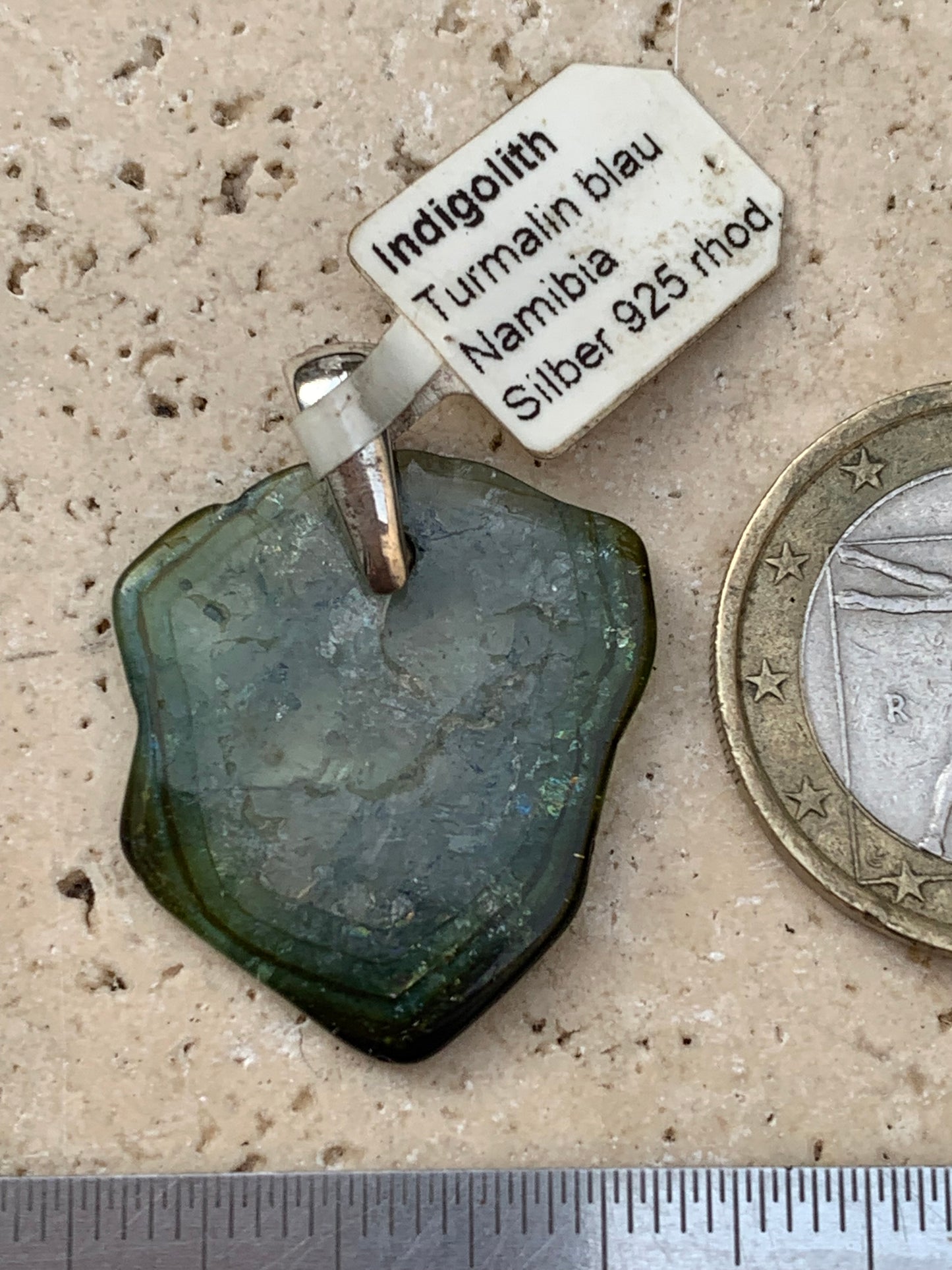 Tourmaline verte/ Verdélite avec Indigolite ! Pièce unique en Argent de 28mm de hauteur x 20 de largeur x 2 d'épaisseur. Vendu avec cordon réglable de couleur noire.