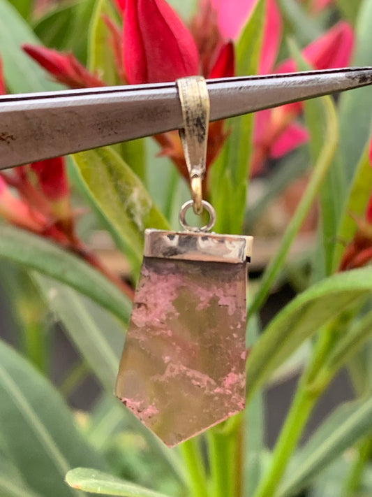Tourmaline elbaïte melon d'eau/ pastèque, pendentif en Argent de 36mm de hauteur x 14 de largeur x 2. Vendu avec cordon réglable de couleur noire !