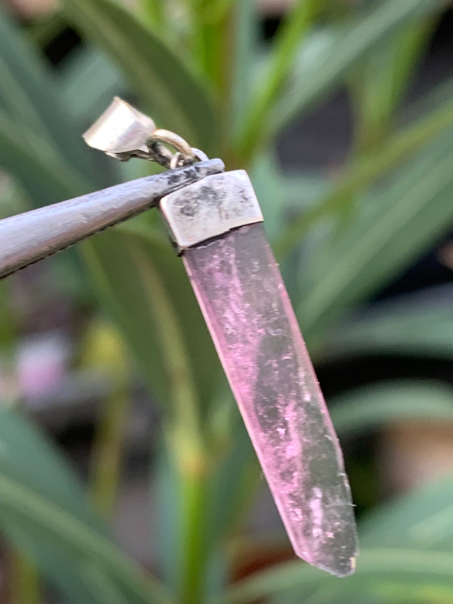Tourmaline melon d'eau/ pastèque, pendentif en Argent de 40mm de hauteur x 6 de largeur x 2. Vendu avec cordon réglable de couleur noire !