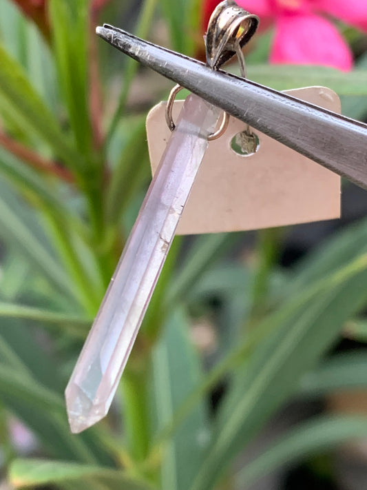 Tourmaline elbaïte ! Pièce en Argent fait par G&Z de 43 mm de hauteur x4 de largeur x4. Vendu avec cordon réglable de couleur noire !