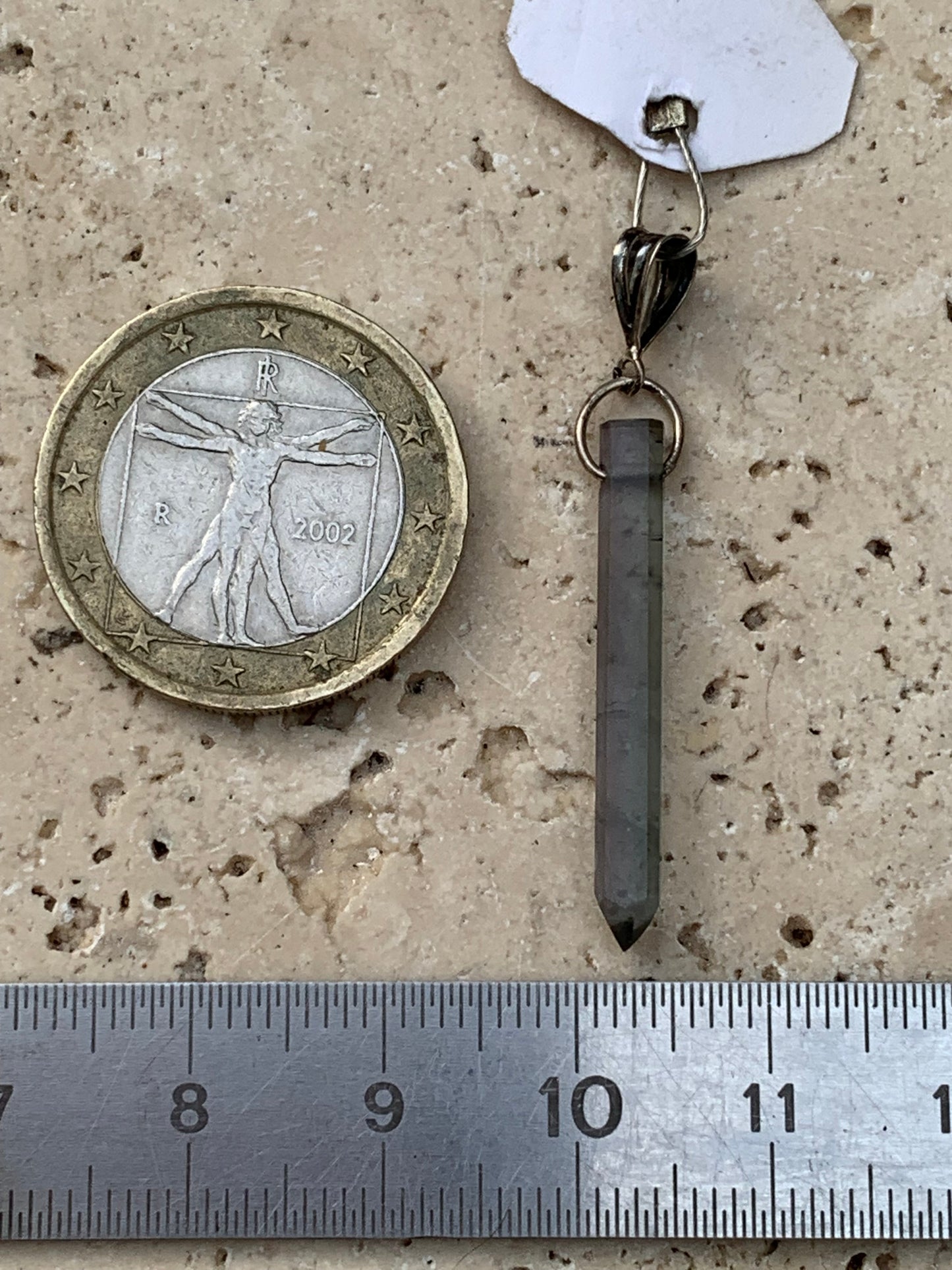 Tourmaline elbaïte ! Pièce en Argent fait par Gem & Zen de 38mm de hauteur x4 de largeur x4. Vendu avec cordon réglable de couleur noire !