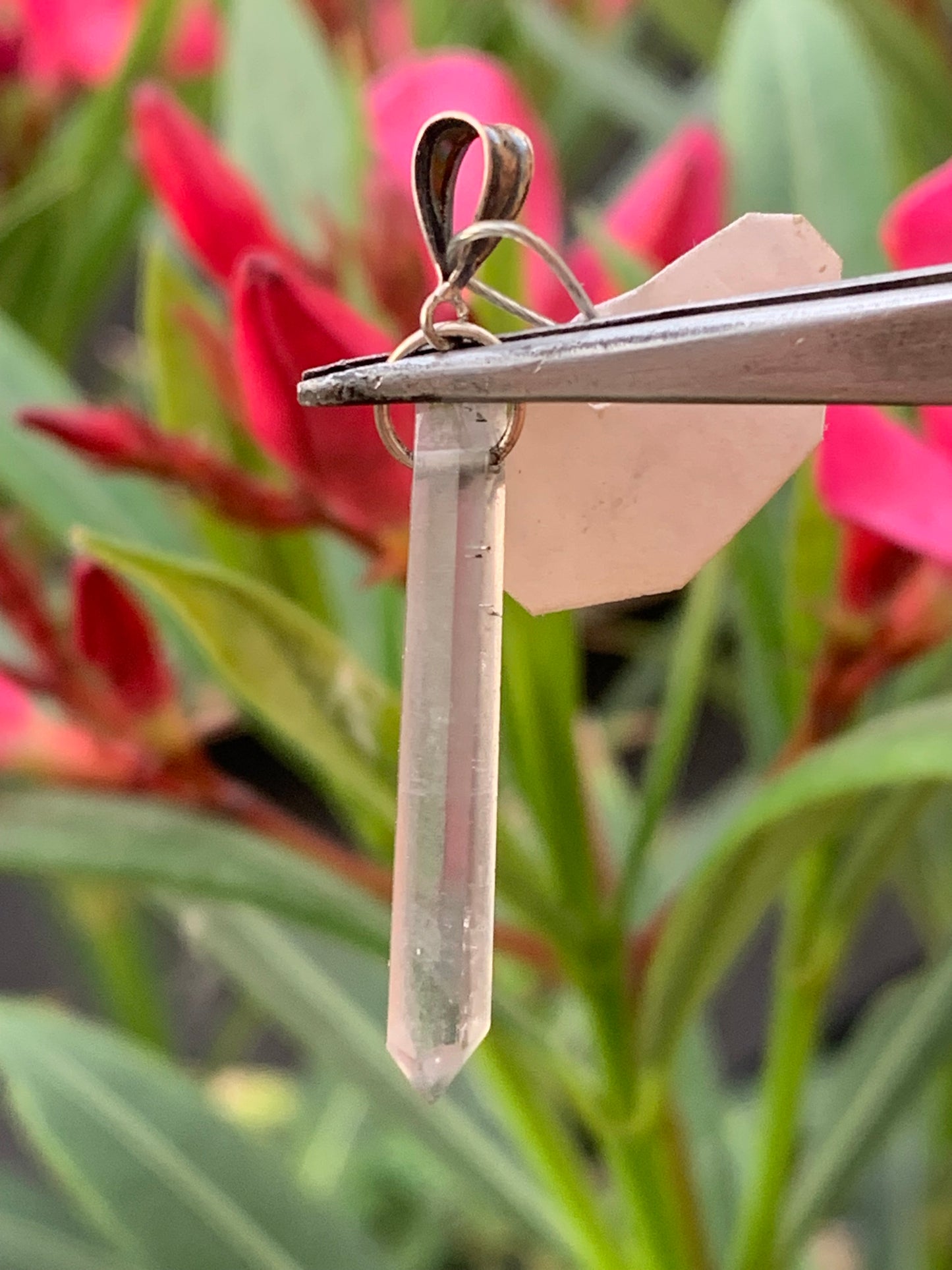 Tourmaline elbaïte ! Pièce en Argent fait par Gem & Zen de 38mm de hauteur x4 de largeur x4. Vendu avec cordon réglable de couleur noire !