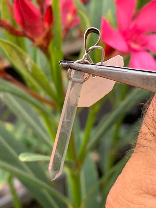 Tourmaline elbaïte ! Pièce en Argent fait par Gem & Zen de 38mm de hauteur x4 de largeur x4. Vendu avec cordon réglable de couleur noire !