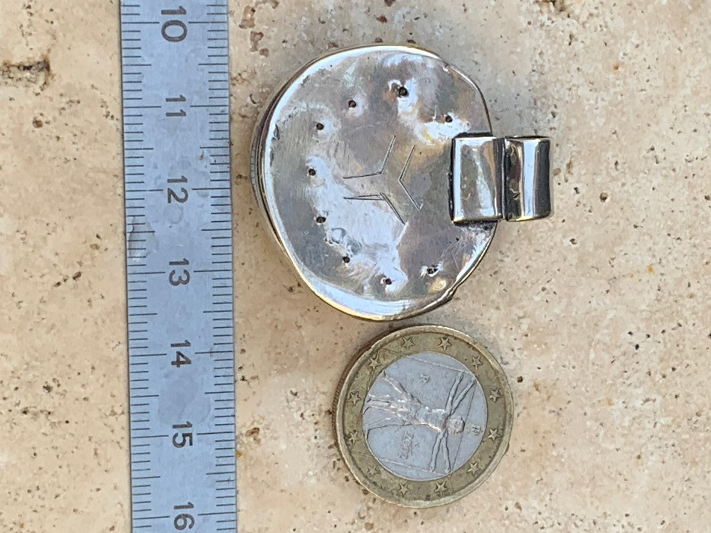 Oeil de tigre, pendentif en Argent fait par G&Z, 38mm de hauteur x 35 de largeur x 10 d'épaisseur. Vendu avec cordon réglable de couleur noire offert !