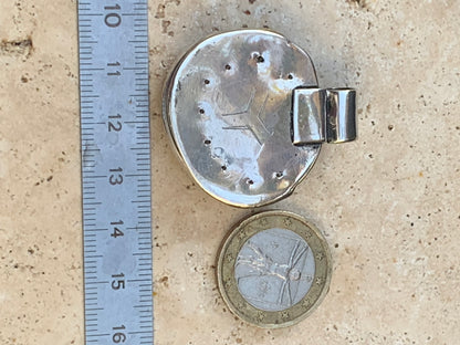 Oeil de tigre, pendentif en Argent fait par G&Z, 38mm de hauteur x 35 de largeur x 10 d'épaisseur. Vendu avec cordon réglable de couleur noire offert !