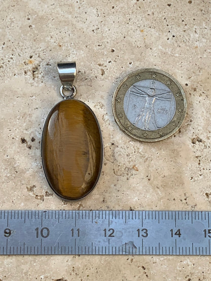 Oeil de tigre, pendentif en Argent de 42mm de hauteur x 20 de largeur x 8 d'épaisseur. Vendu avec cordon réglable !