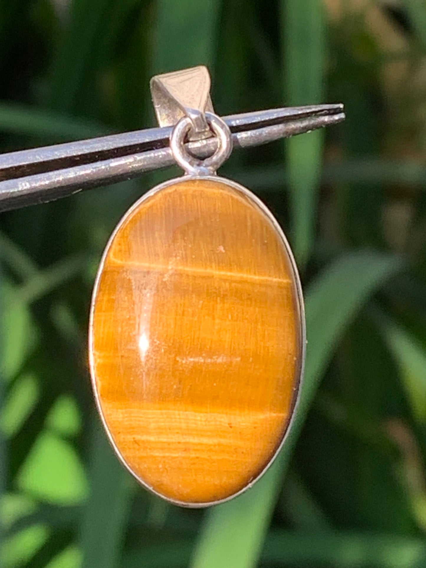 Oeil de tigre, pendentif en Argent de 44mm de hauteur x 20 de largeur x 8 d'épaisseur. Vendu avec cordon réglable !