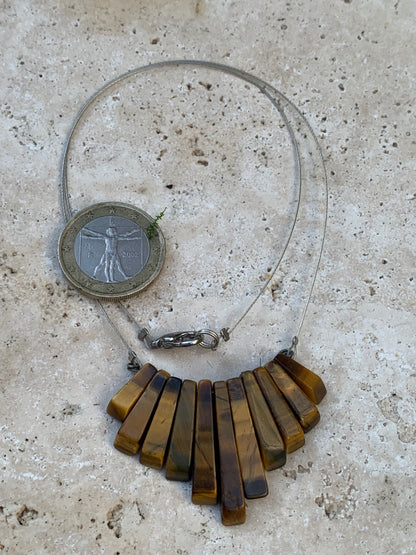 Oeil de tigre, collier/ pendentif de 42 cm. Perles de type 'Barette', montées sur fil d'acier gainé 'spéciale bijoux' !