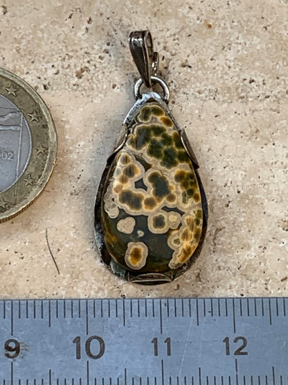 Jaspe orbiculaire, pendentif en Argent de 35mm de hauteur x15 de largeur x 5 d'épaisseur. Vendu avec cordon réglable !