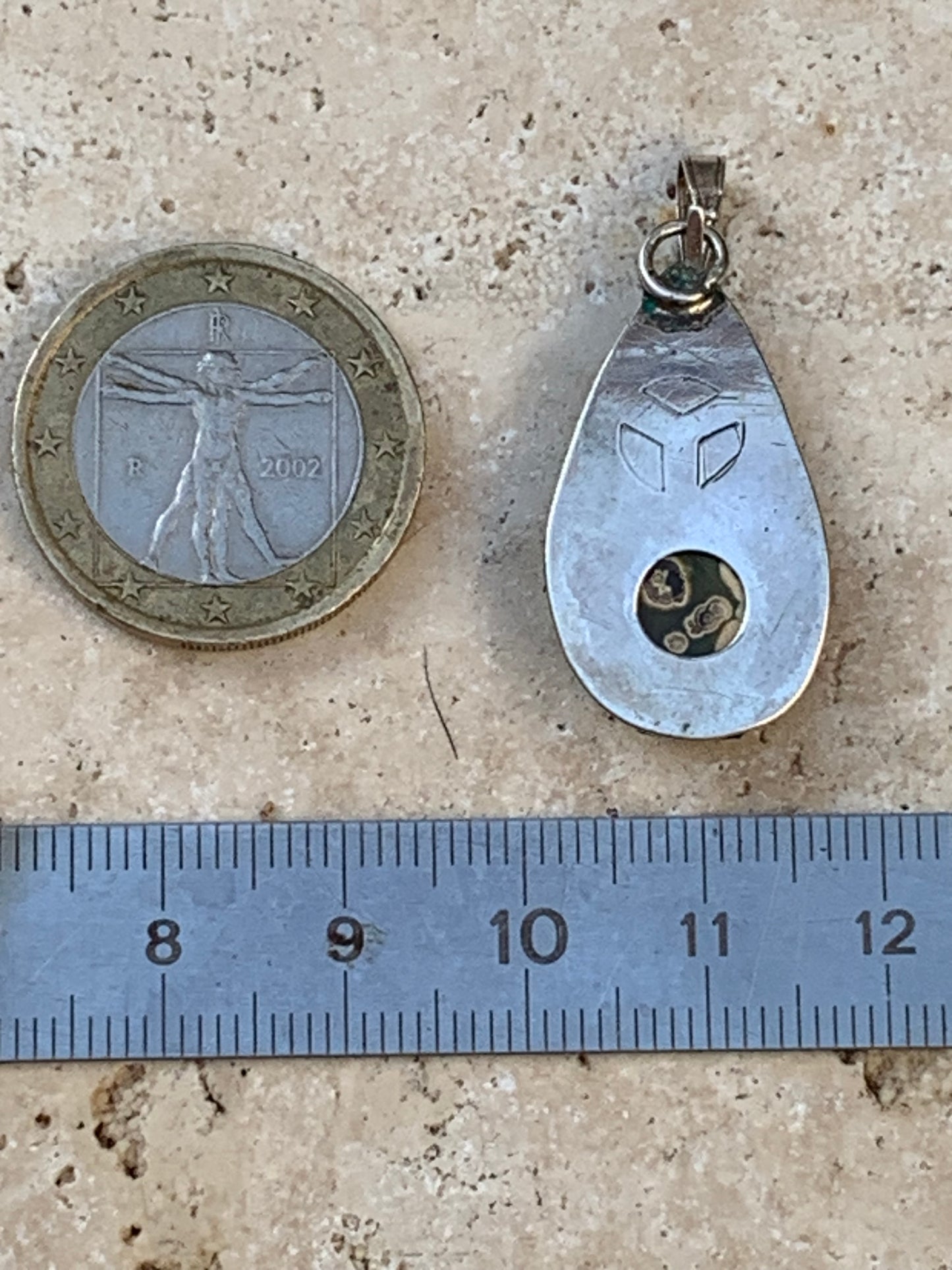 Jaspe orbiculaire, pendentif en Argent de 35mm de hauteur x15 de largeur x 5 d'épaisseur. Vendu avec cordon réglable !