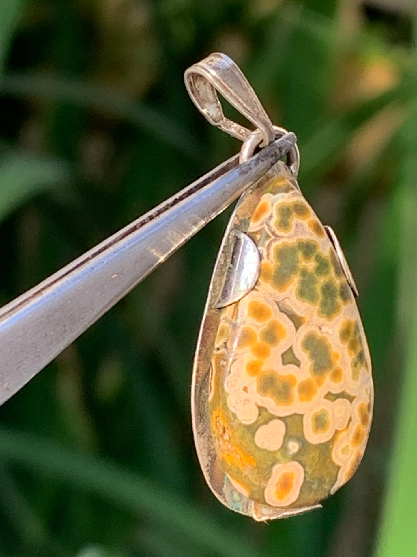 Jaspe orbiculaire, pendentif en Argent de 35mm de hauteur x15 de largeur x 5 d'épaisseur. Vendu avec cordon réglable !