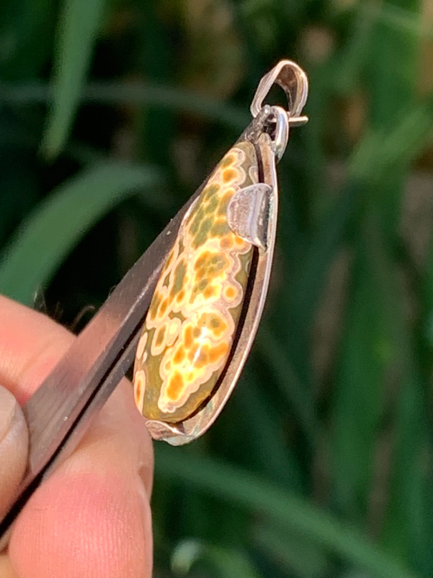 Jaspe orbiculaire, pendentif en Argent de 35mm de hauteur x15 de largeur x 5 d'épaisseur. Vendu avec cordon réglable !