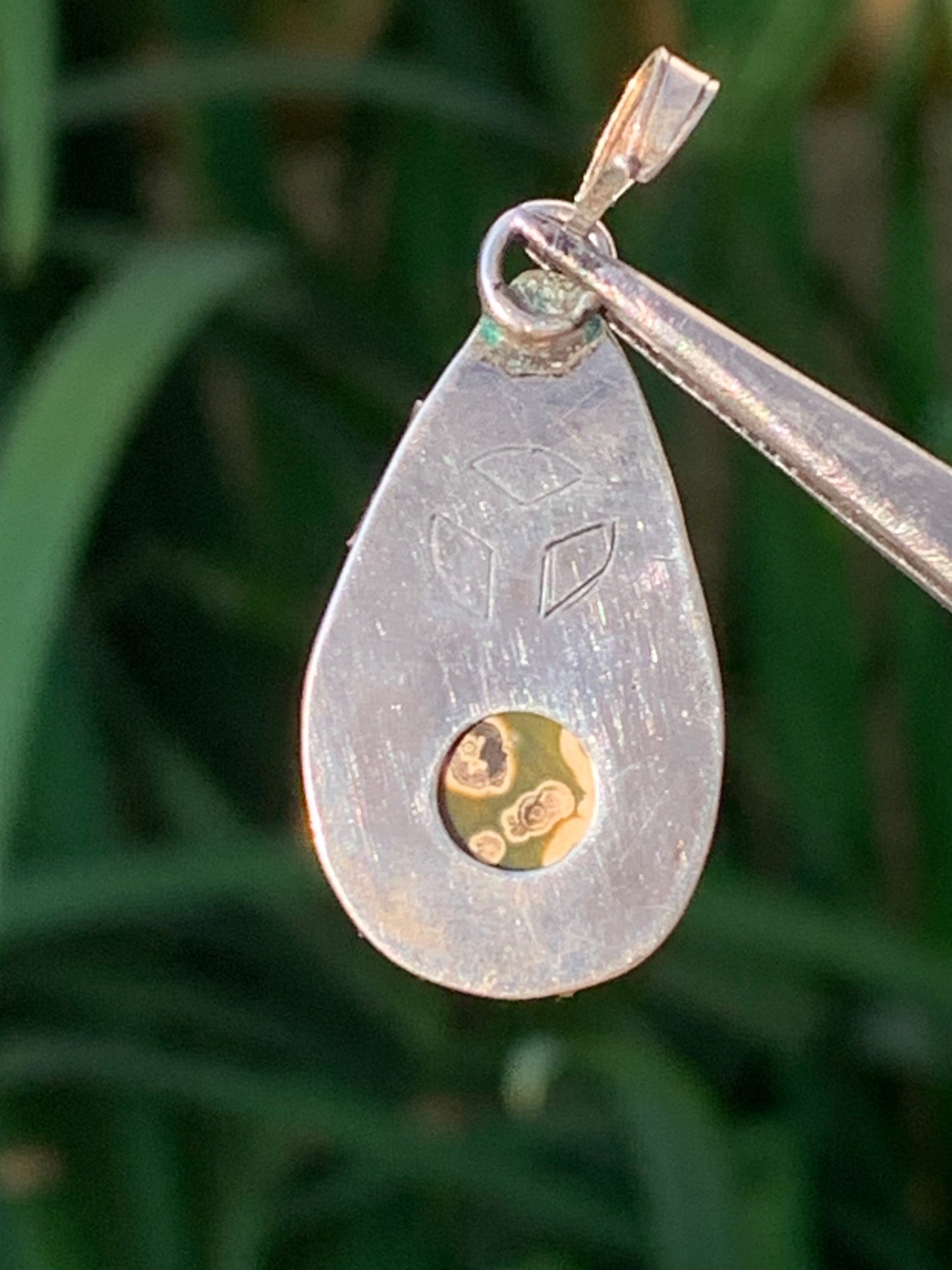 Jaspe orbiculaire, pendentif en Argent de 35mm de hauteur x15 de largeur x 5 d'épaisseur. Vendu avec cordon réglable !