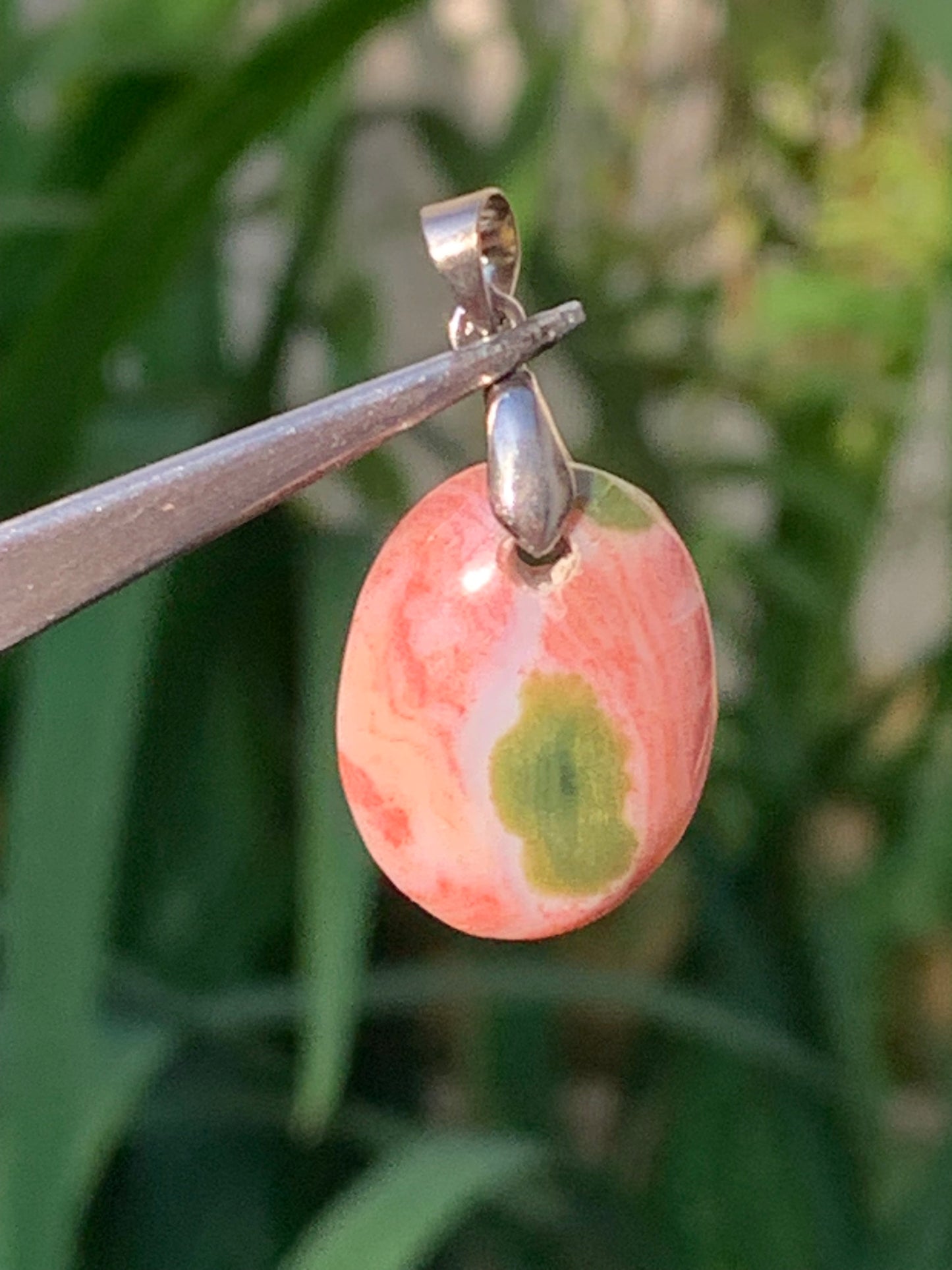 Jaspe orbiculaire, pendentif en Argent de 32mm de hauteur x16 de largeur x5d'épaisseur. Vendu avec cordon réglable !