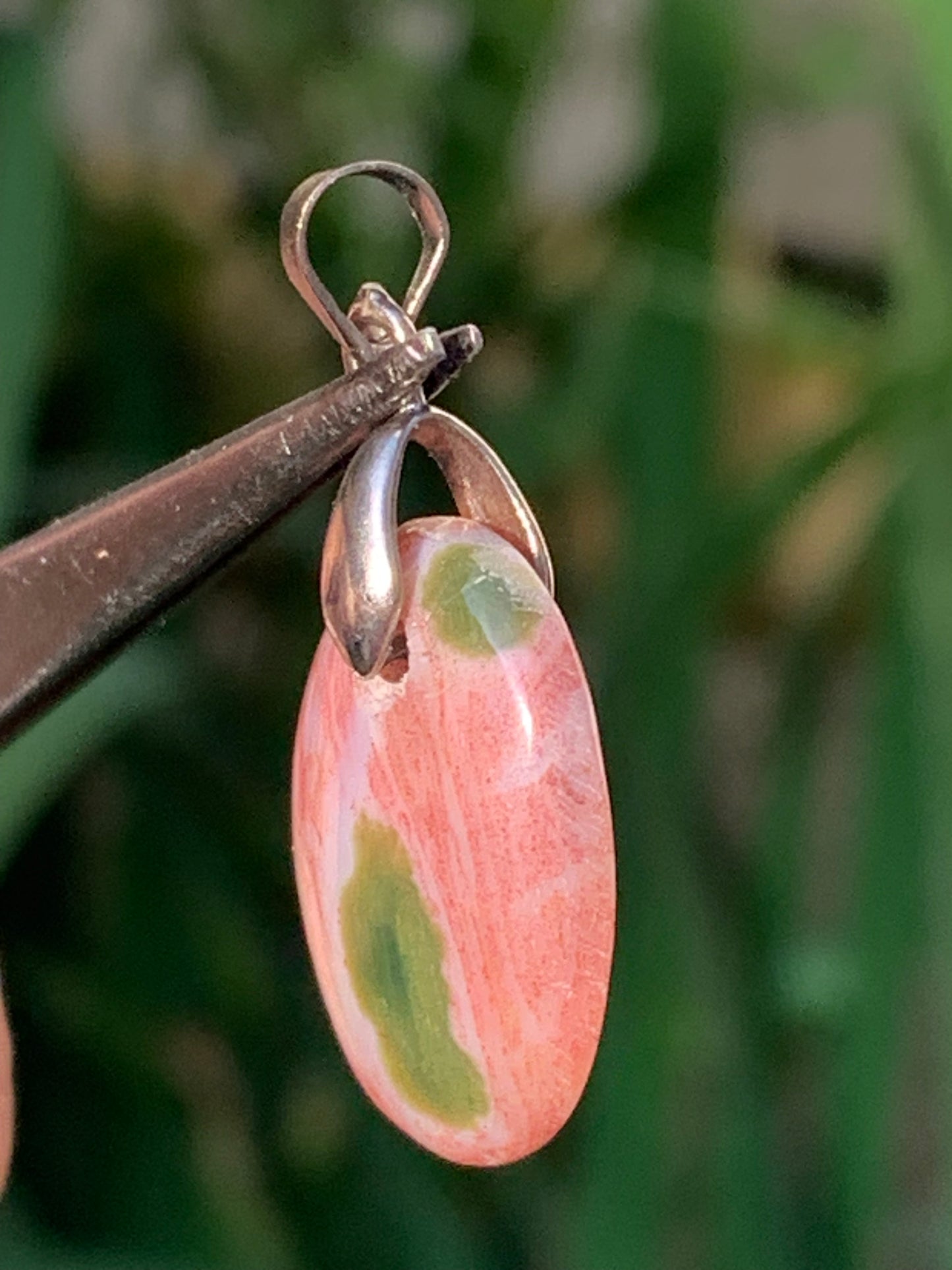 Jaspe orbiculaire, pendentif en Argent de 32mm de hauteur x16 de largeur x5d'épaisseur. Vendu avec cordon réglable !