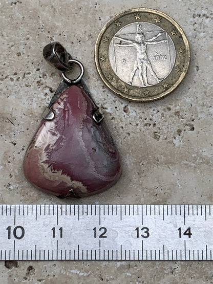 Rhodochrosite ! Pendentif en Argent de 40mm x24 x7 fait par Gem & Zen. Vendu avec un cordon réglable de couleur noire !