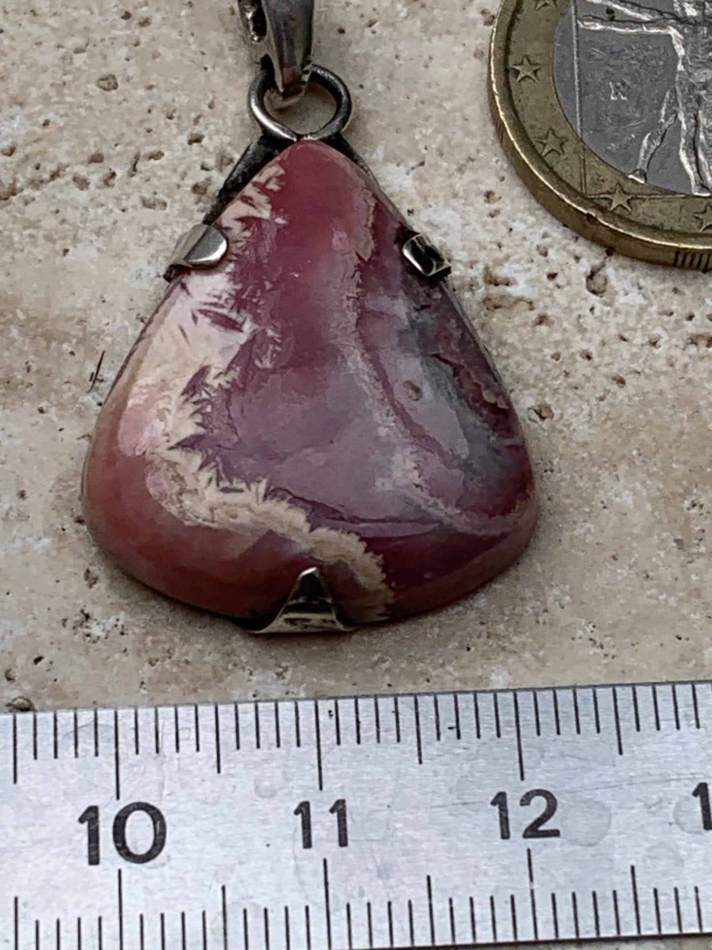Rhodochrosite ! Pendentif en Argent de 40mm x24 x7 fait par Gem & Zen. Vendu avec un cordon réglable de couleur noire !