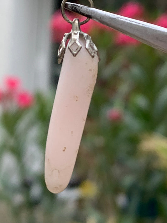 Opale Rose des Andes monté par G & Z, de 30mm de ht x6 x6. Vendu avec un cordon réglable de couleur noire !