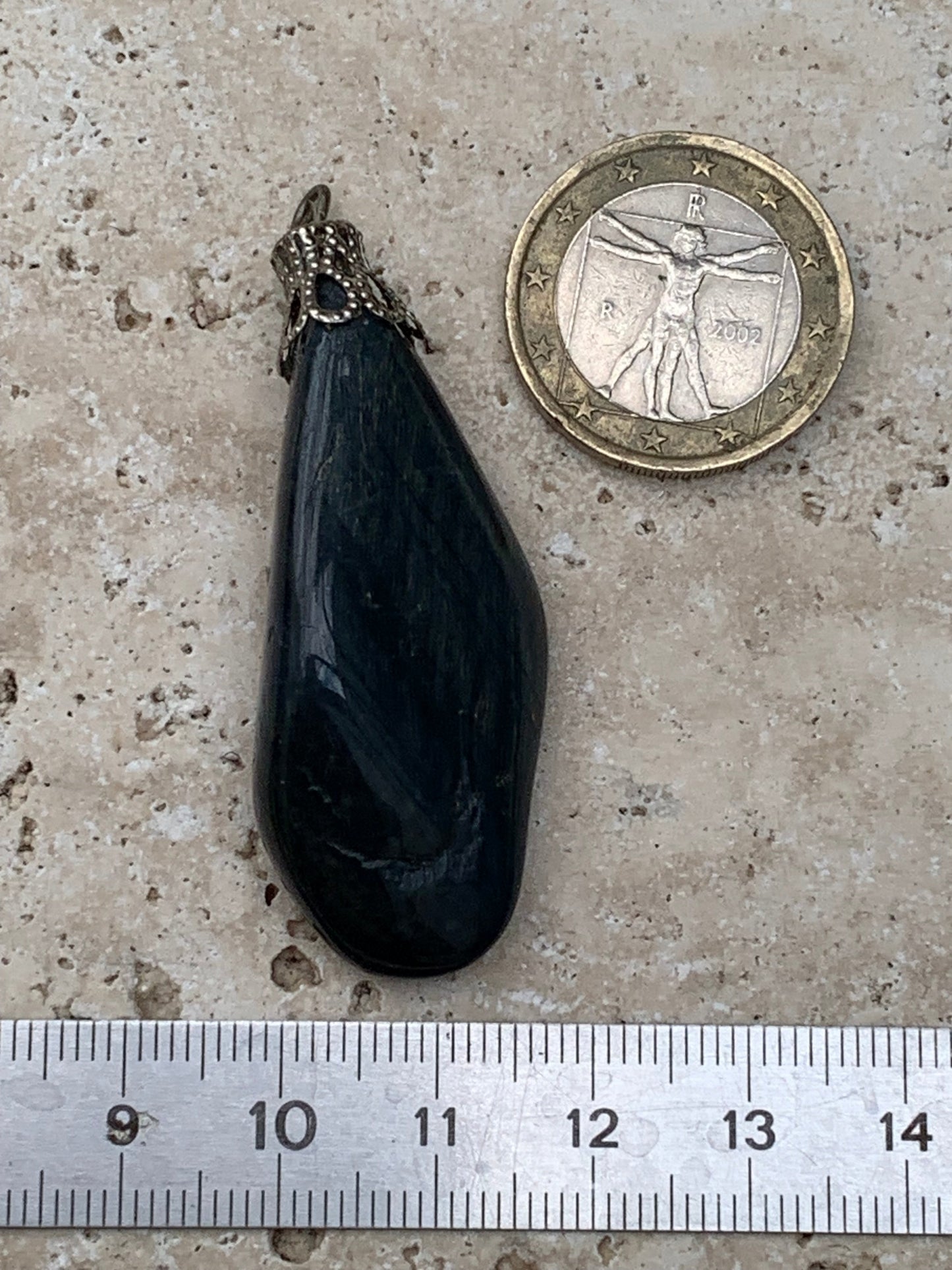 Oeil de faucon, monté par G & Z, de 55mm de ht x20 x12. Vendu avec un cordon réglable de couleur noire !