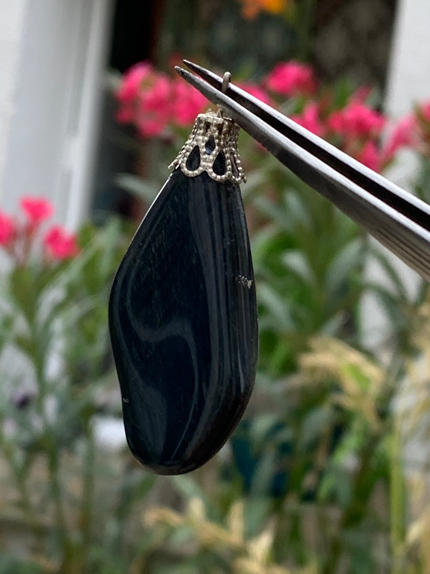 Oeil de faucon, monté par G & Z, de 55mm de ht x20 x12. Vendu avec un cordon réglable de couleur noire !