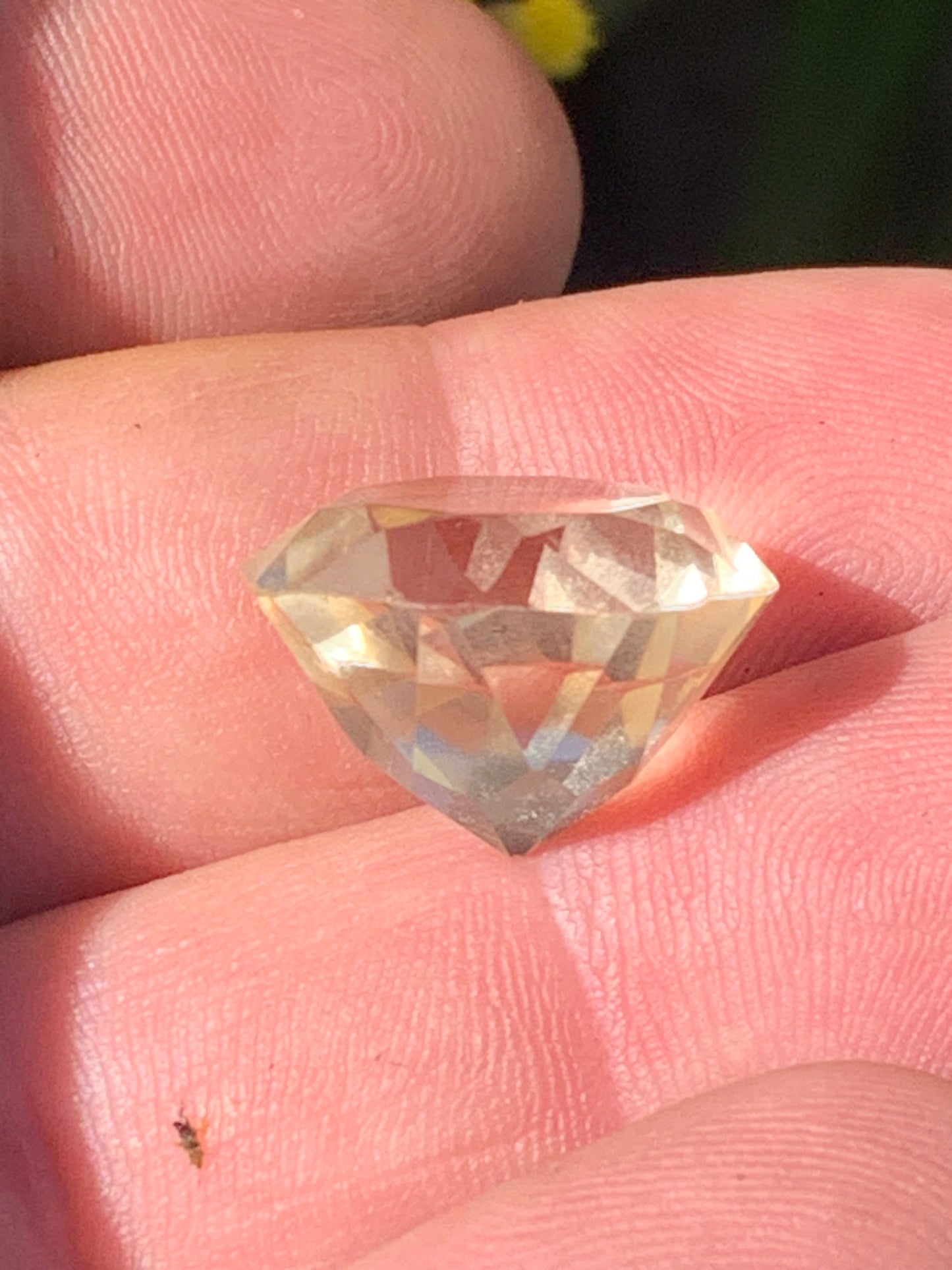 Citrine, pierre taillée de 13mm de diamètre x12 - 18,5 carats. Parfait en bijouterie, collection ,exposition...