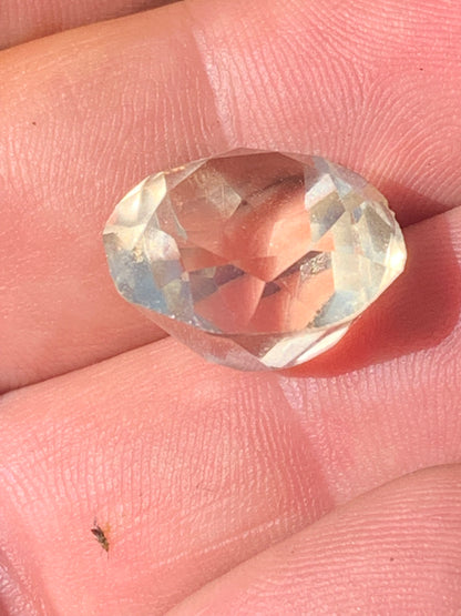 Citrine, pierre taillée de 13mm de diamètre x12 - 18,5 carats. Parfait en bijouterie, collection ,exposition...