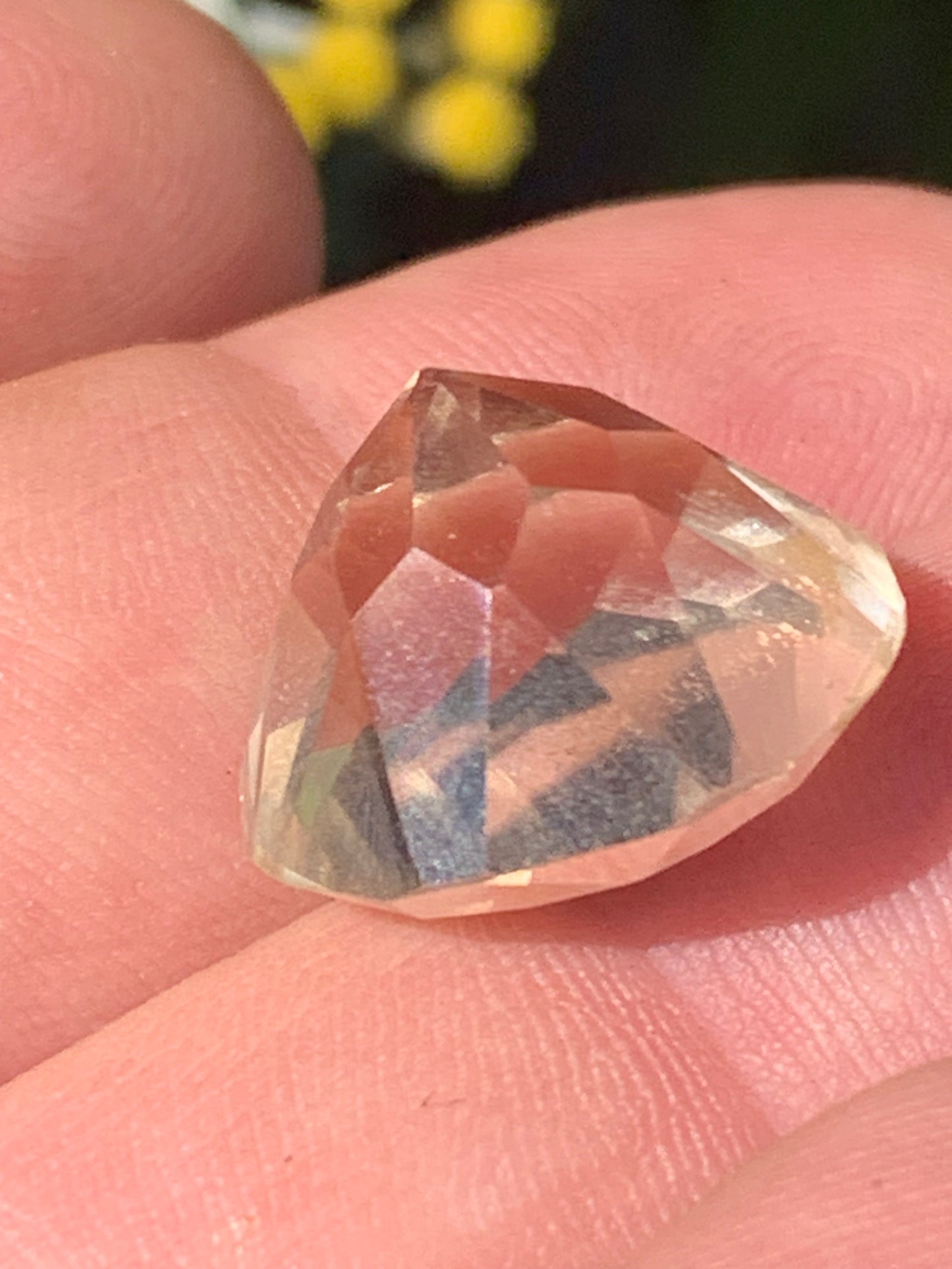 Citrine, pierre taillée de 13mm de diamètre x12 - 18,5 carats. Parfait en bijouterie, collection ,exposition...