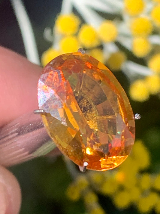 Citrine chauffée, pierre taillée de 16mm x12 x 7 - 10,5 carats. Parfait en bijouterie, collection ,exposition, etc