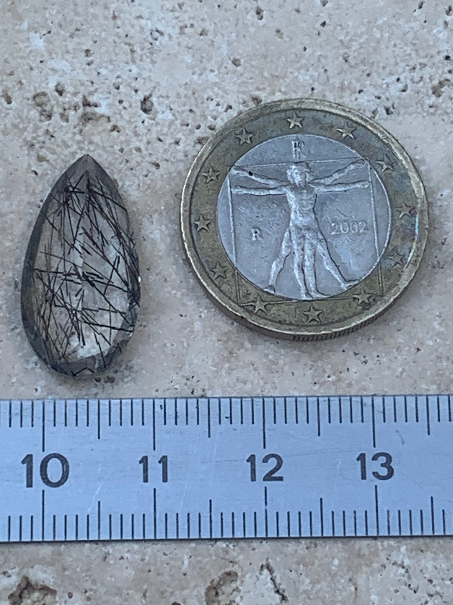 Cristal de roche/ quartz tourmaline noire, pierre taillée de 21mm x12 x 7 - 9 carats. Parfait en bijouterie, collection ,exposition, etc