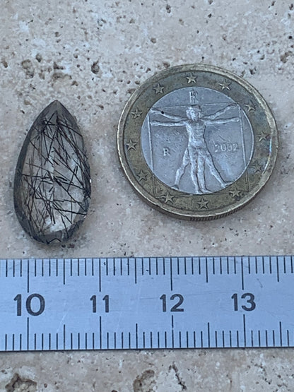 Cristal de roche/ quartz tourmaline noire, pierre taillée de 21mm x12 x 7 - 9 carats. Parfait en bijouterie, collection ,exposition, etc
