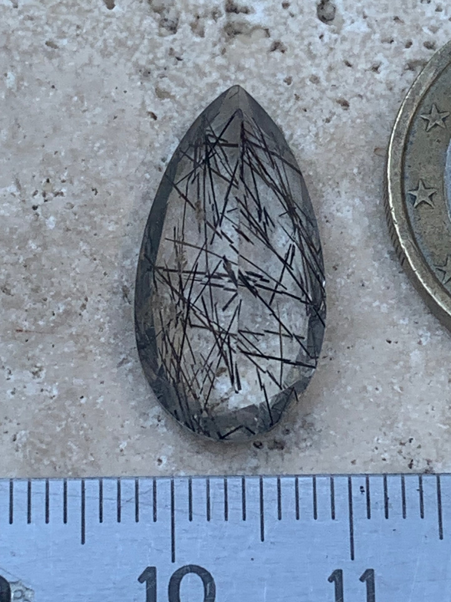 Cristal de roche/ quartz tourmaline noire, pierre taillée de 21mm x12 x 7 - 9 carats. Parfait en bijouterie, collection ,exposition, etc