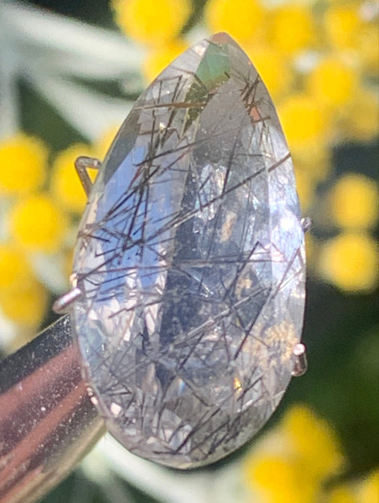 Cristal de roche/ quartz tourmaline noire, pierre taillée de 21mm x12 x 7 - 9 carats. Parfait en bijouterie, collection ,exposition, etc