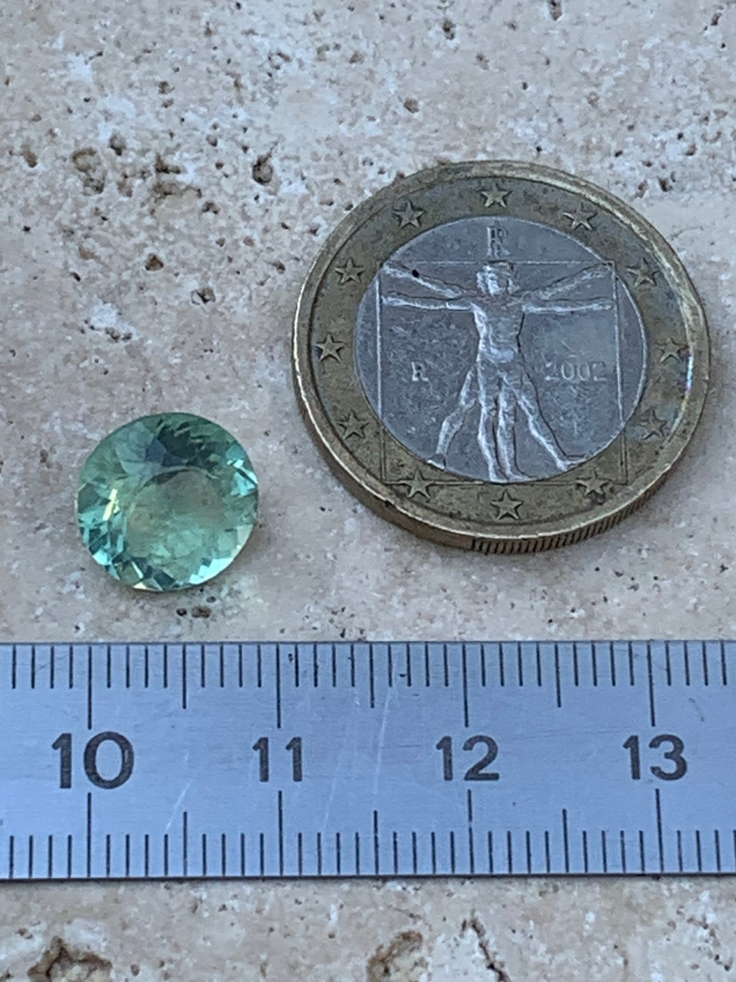 Fluorite/ Fluorine verte, pierre taillée de 10mm de diamètre x7 - 4 carats. Parfait en bijouterie, collection ,exposition...