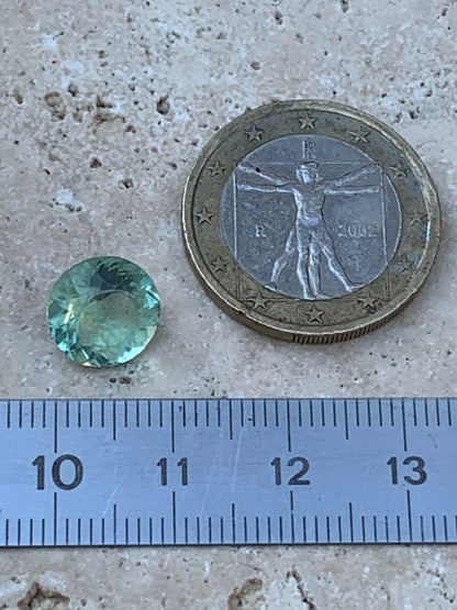 Fluorite/ Fluorine verte, pierre taillée de 10mm de diamètre x7 - 4 carats. Parfait en bijouterie, collection ,exposition...
