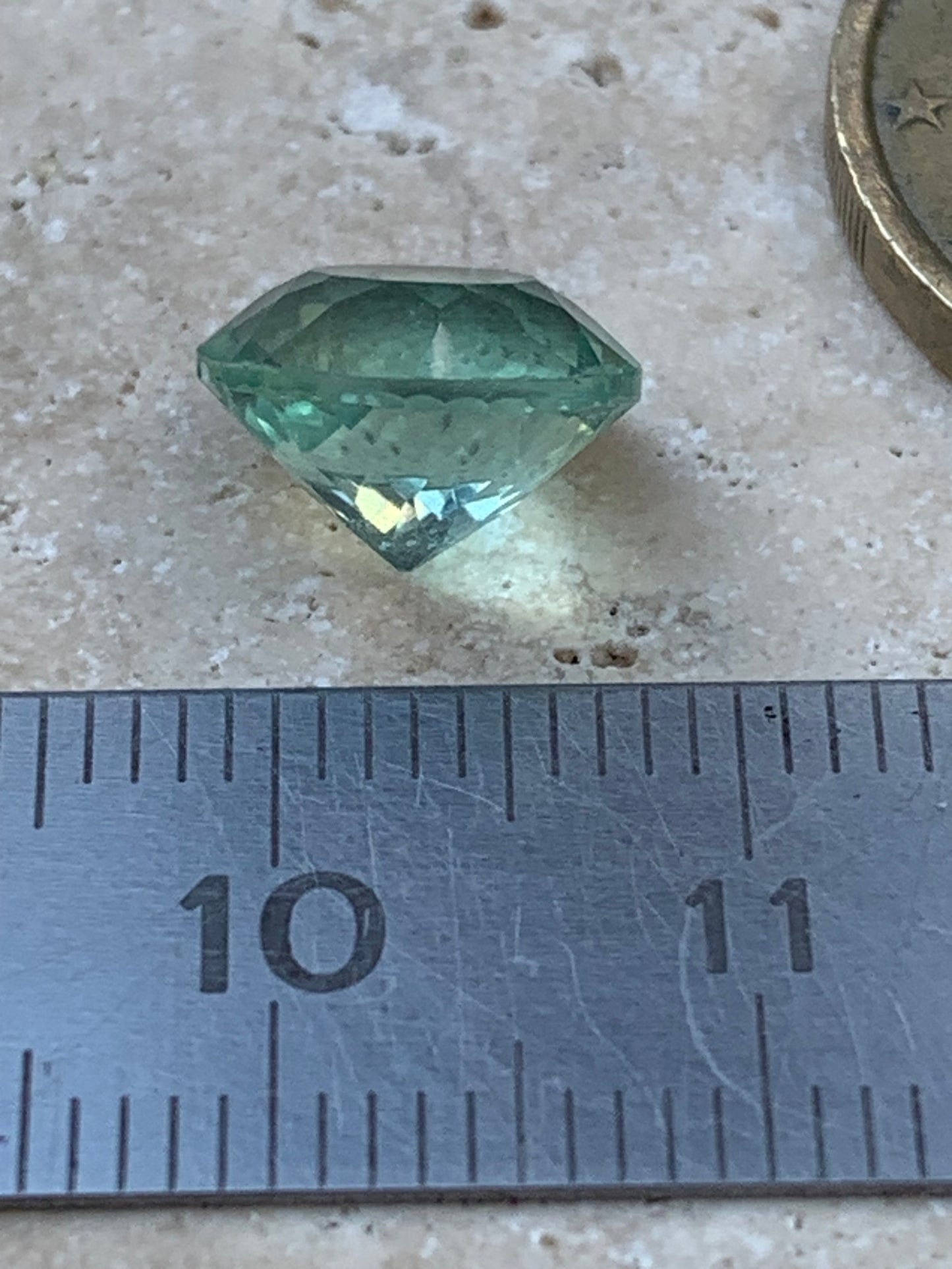 Fluorite/ Fluorine verte, pierre taillée de 10mm de diamètre x7 - 4 carats. Parfait en bijouterie, collection ,exposition...