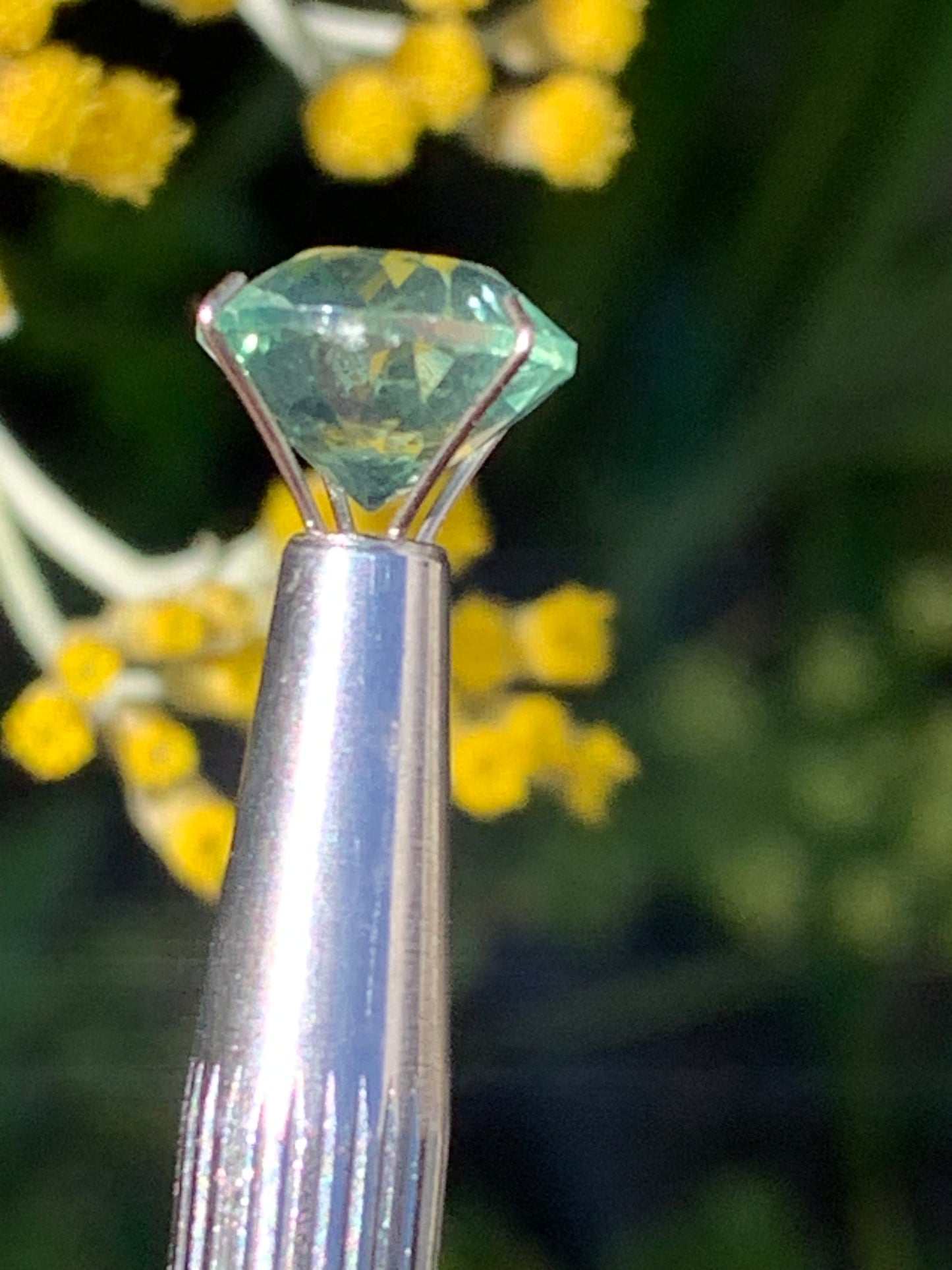 Fluorite/ Fluorine verte, pierre taillée de 10mm de diamètre x7 - 4 carats. Parfait en bijouterie, collection ,exposition...