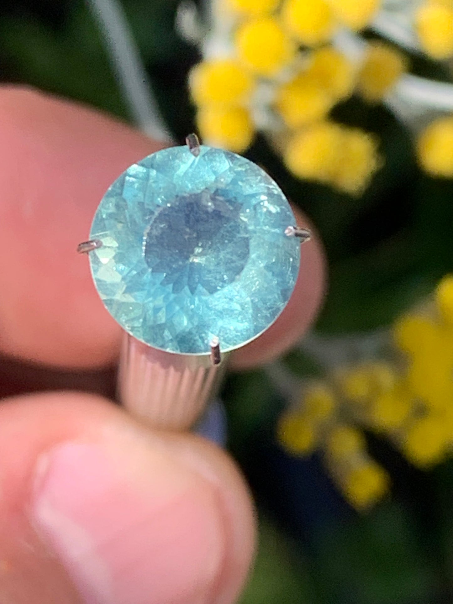 Fluorite/ Fluorine verte, pierre taillée de 10mm de diamètre x7 - 4 carats. Parfait en bijouterie, collection ,exposition...