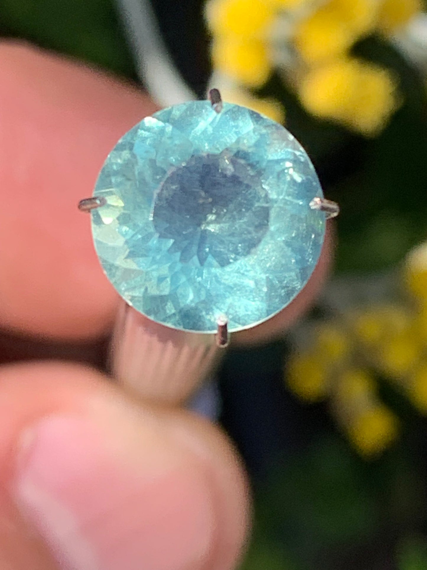 Fluorite/ Fluorine verte, pierre taillée de 10mm de diamètre x7 - 4 carats. Parfait en bijouterie, collection ,exposition...