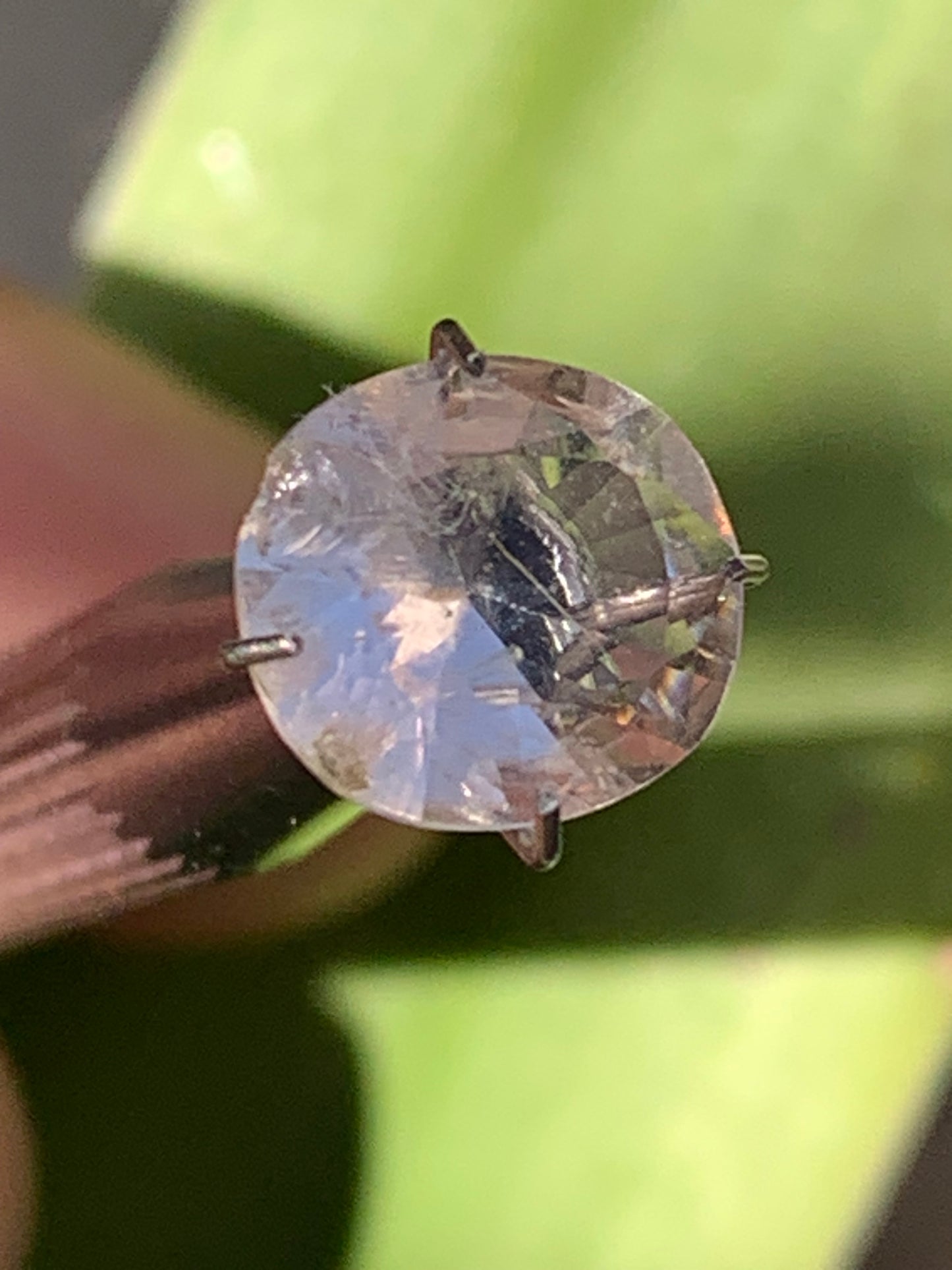 Morganite, pierre taillée de 10mm x9 x5 - 1,5 carat. Parfait en bijouterie, collection ,exposition...