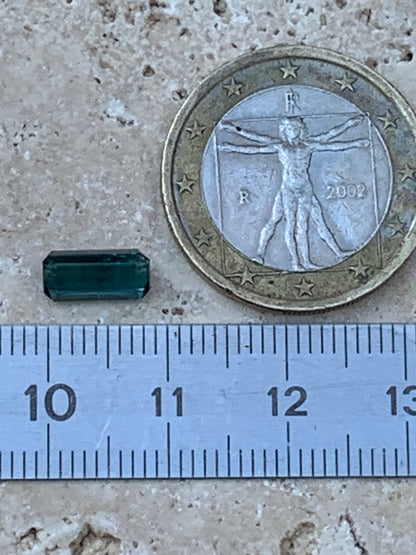 Tourmaline bleue/ Indicolite, pierre taillée de 10mm x 5 x 4 - 1,5 carat. Parfait en bijouterie, collection ,exposition...
