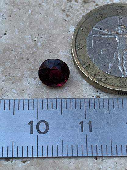 Grenat Almandin, pierre taillée de 7mm de diamètre x 5 - 2 carats. Parfait en bijouterie, collection ,exposition...