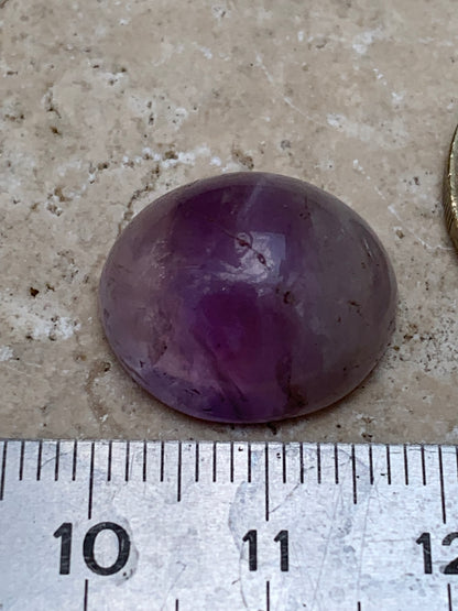 Améthyste, cabochon de 18mm x16 x9 - 18 carats. Parfait en bijouterie, collection ,exposition...