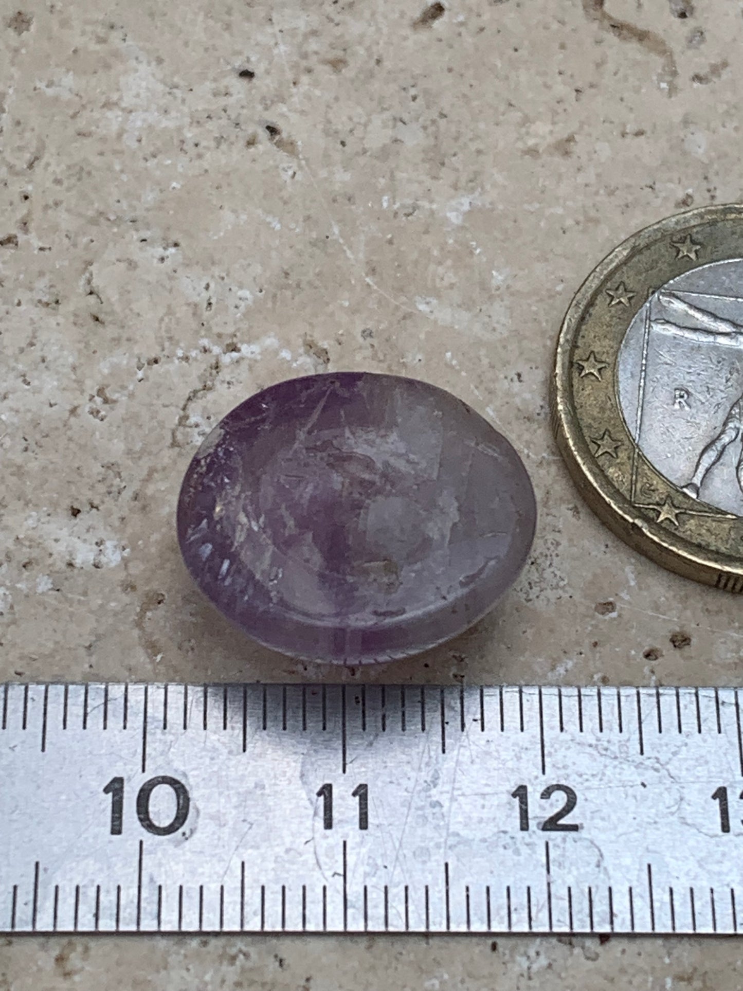 Améthyste, cabochon de 18mm x16 x9 - 18 carats. Parfait en bijouterie, collection ,exposition...