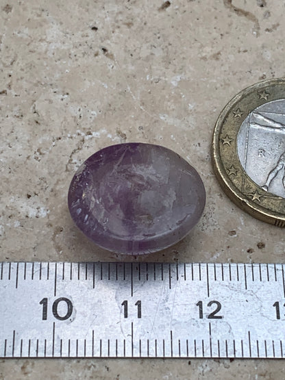 Améthyste, cabochon de 18mm x16 x9 - 18 carats. Parfait en bijouterie, collection ,exposition...