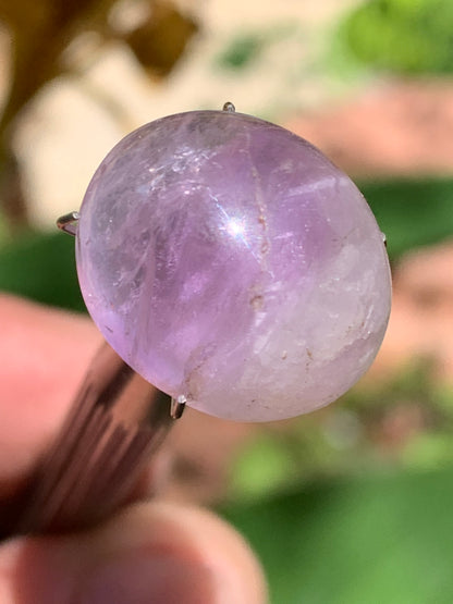 Améthyste, cabochon de 18mm x16 x9 - 18 carats. Parfait en bijouterie, collection ,exposition...