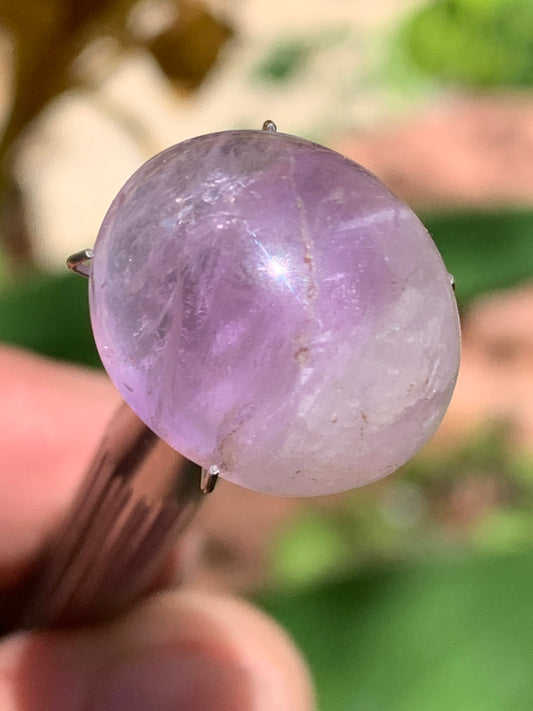 Améthyste, cabochon de 18mm x16 x9 - 18 carats. Parfait en bijouterie, collection ,exposition...