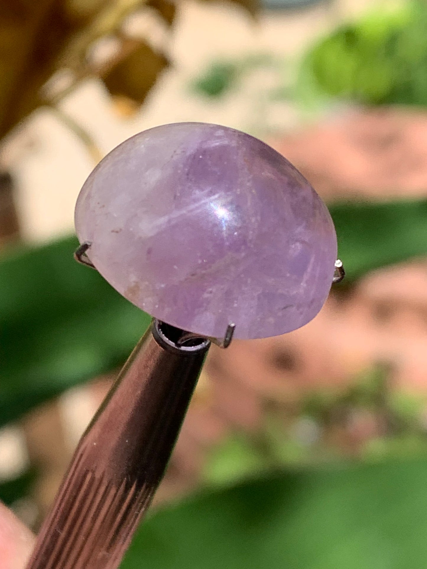 Améthyste, cabochon de 18mm x16 x9 - 18 carats. Parfait en bijouterie, collection ,exposition...