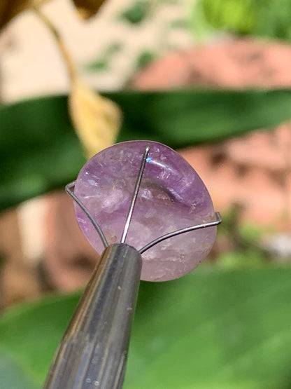 Améthyste, cabochon de 18mm x16 x9 - 18 carats. Parfait en bijouterie, collection ,exposition...