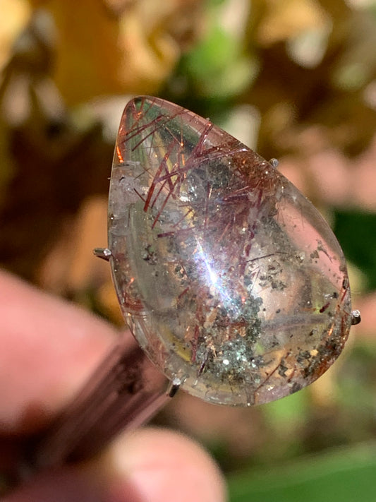 Cristal de roche lodolite, cabochon de 22mm x16 x 7 - 15 carats. Parfait en bijouterie, collection ,exposition, etc