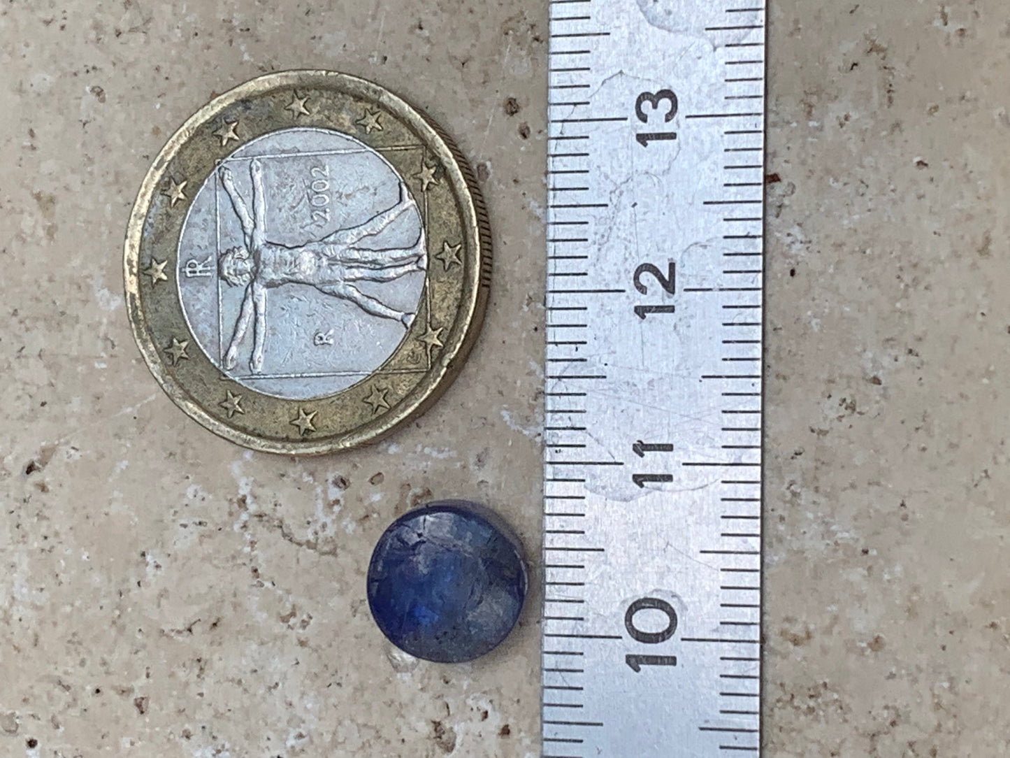 Cyanite disthène, cabochon de 10mm de diamètre x 5 - 4,5 carats. Parfait en bijouterie, collection, exposition...